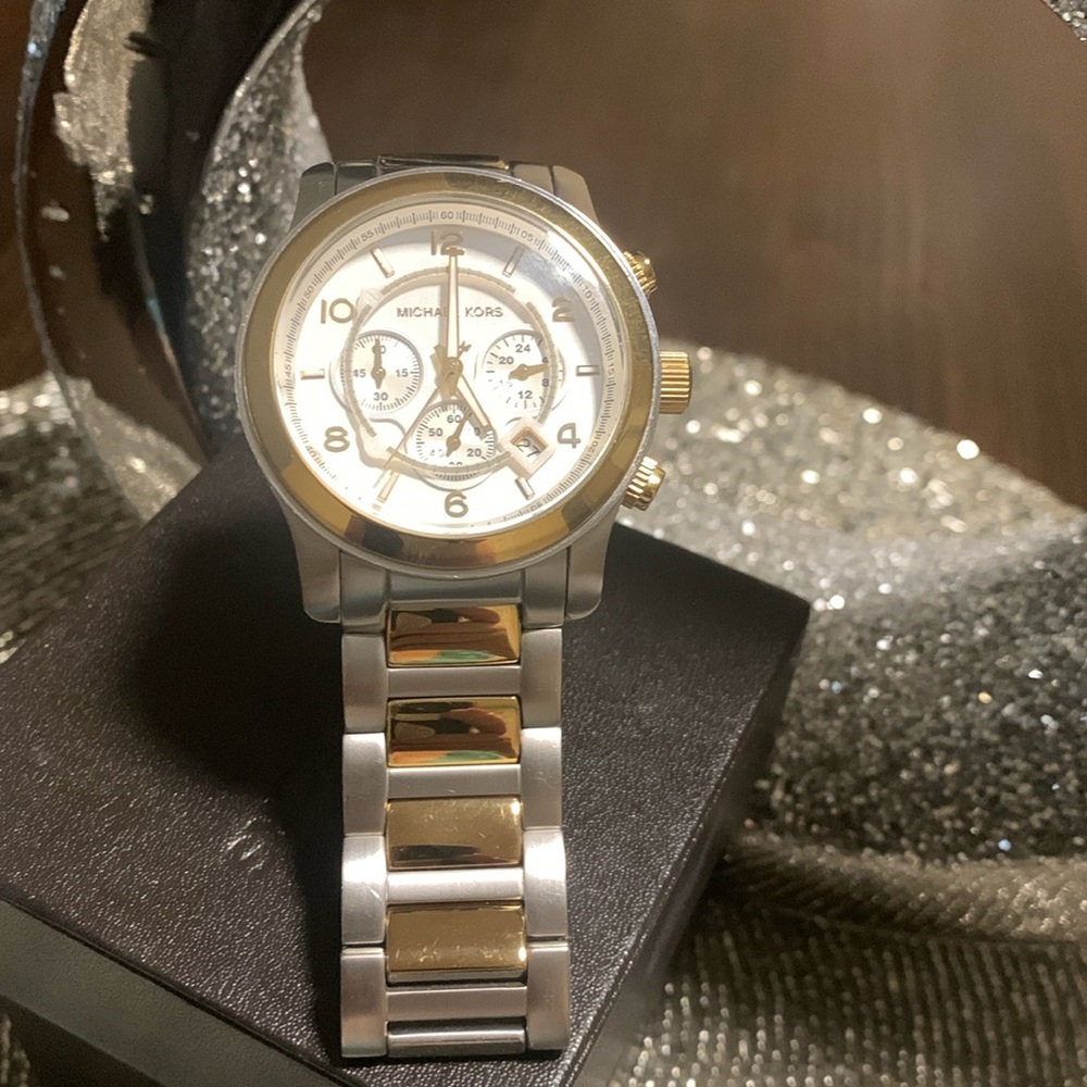 MICHAEL KORS Oversized Boyfriend Runway two tone watch UNISEX MK8283